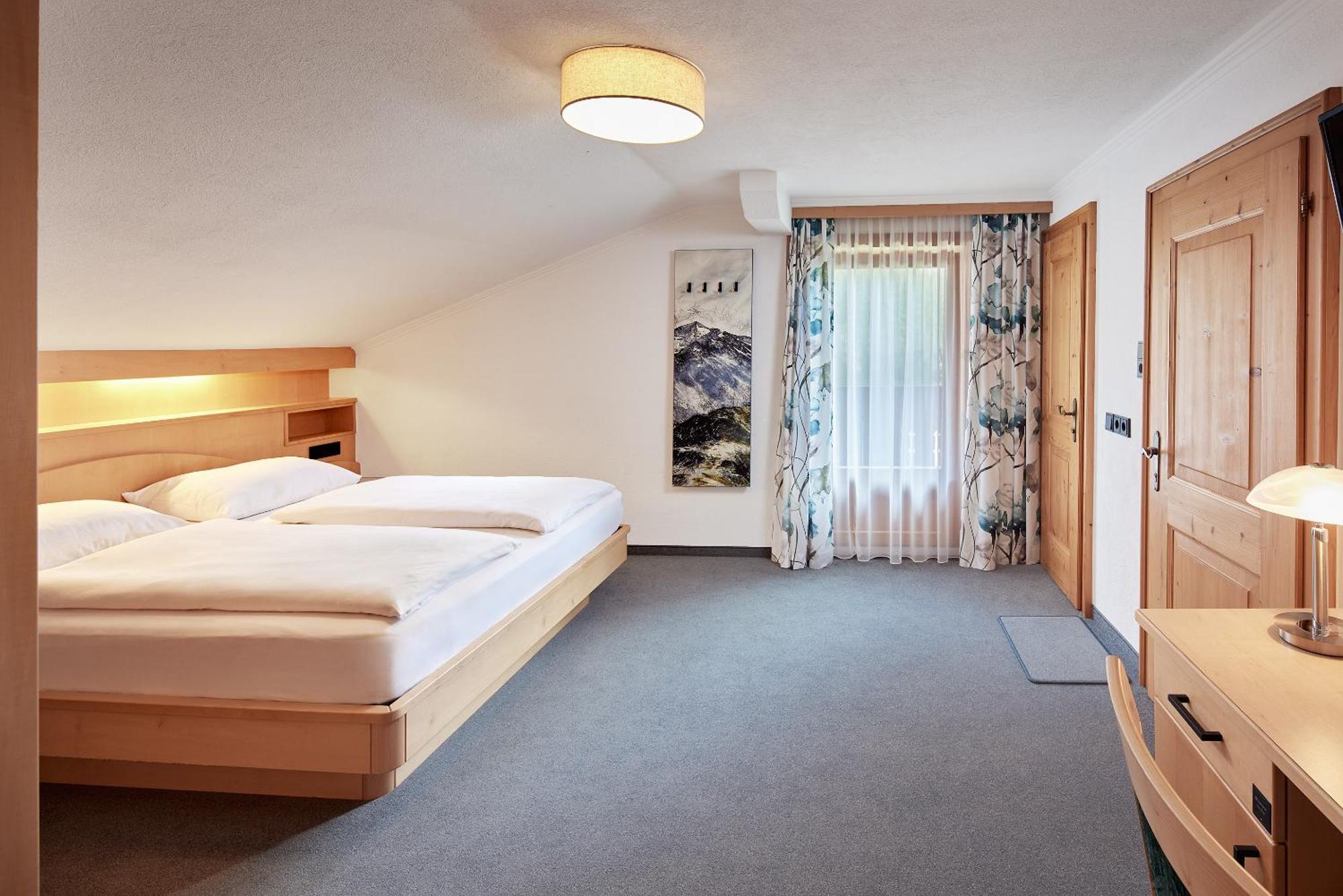 Hotel Gasthof Siggen Neukirchen am Grossvenediger Room photo